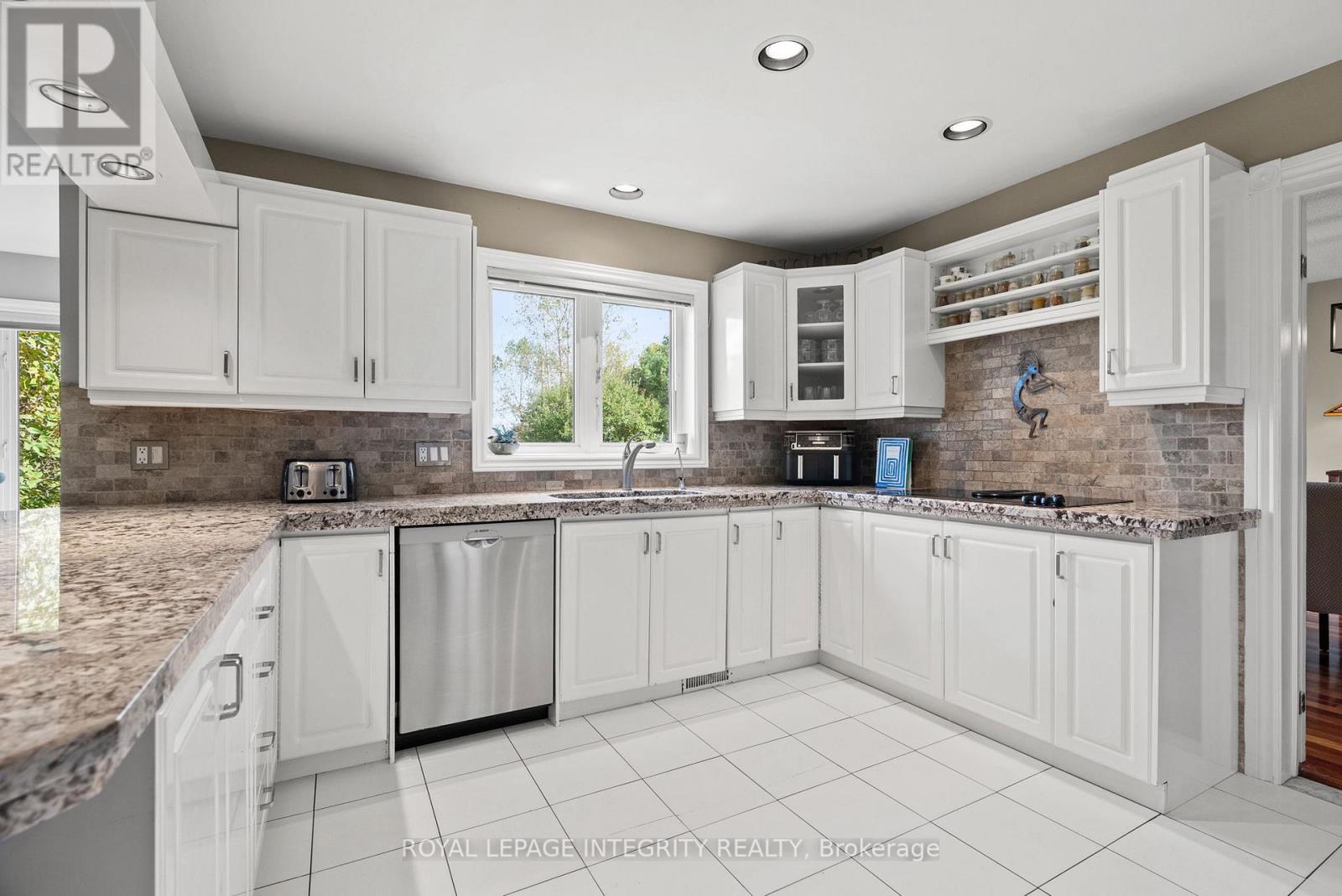 6 MARCHBROOK CIRCLE - 21