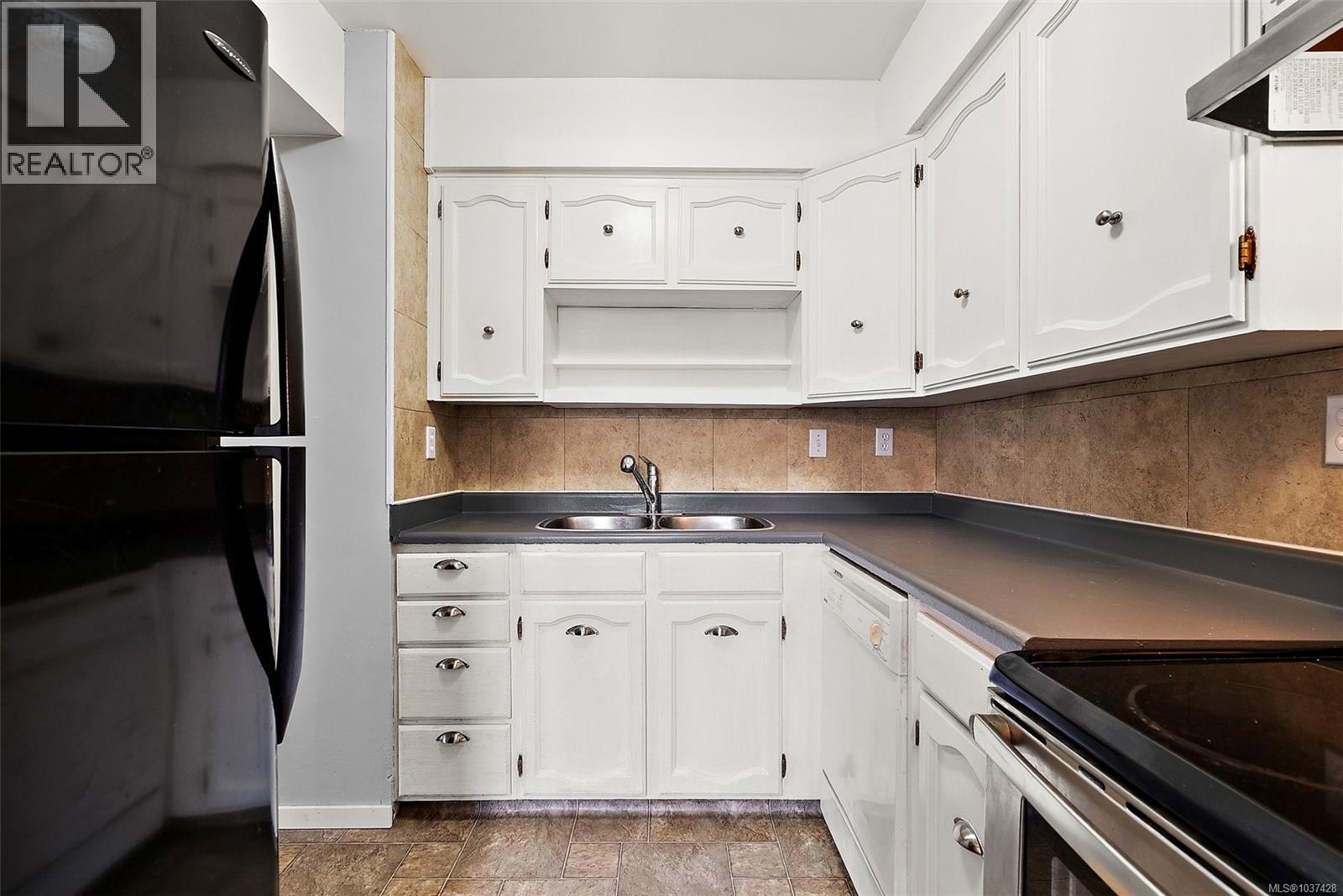 #203 545 Rithet St - 6
