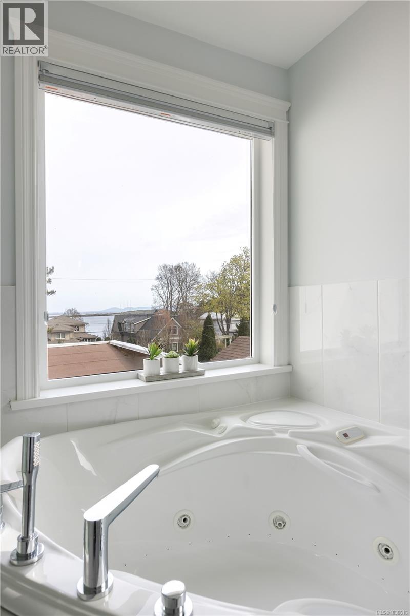  376 King George Terrace, Oak Bay