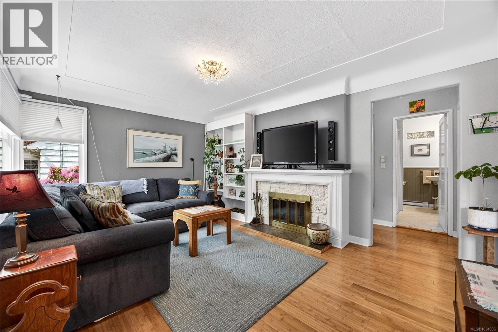 415 Dundas St - 3