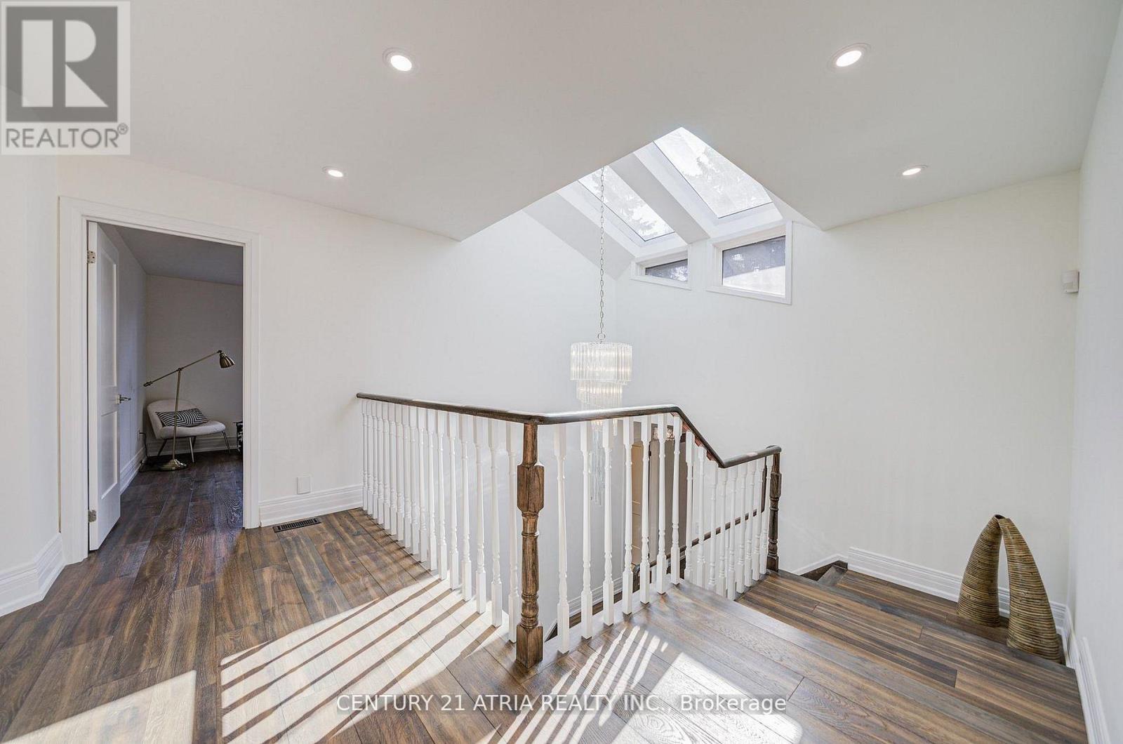 27 DENLOW BOULEVARD - 21
