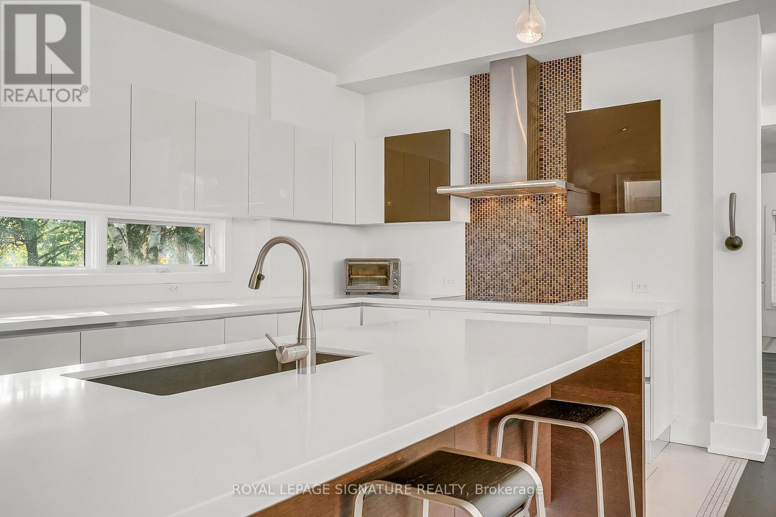 11 SANDPIPER COURT - 16