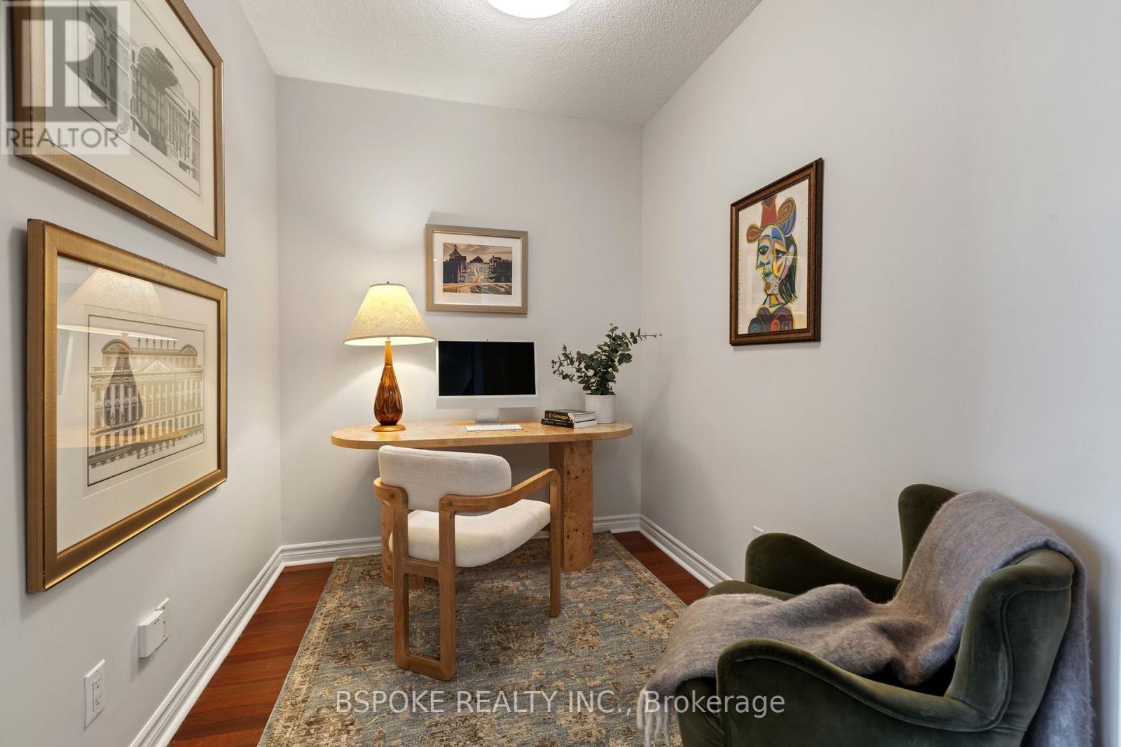 #804 19 BARBERRY PLACE - 4