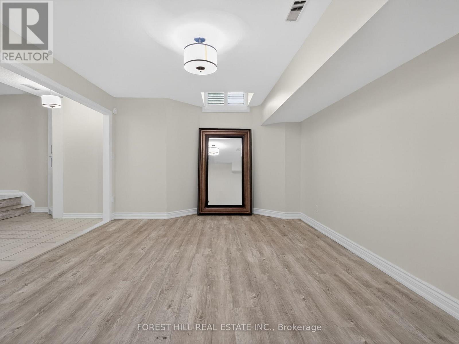 #106 11 EVERSON DRIVE - 39