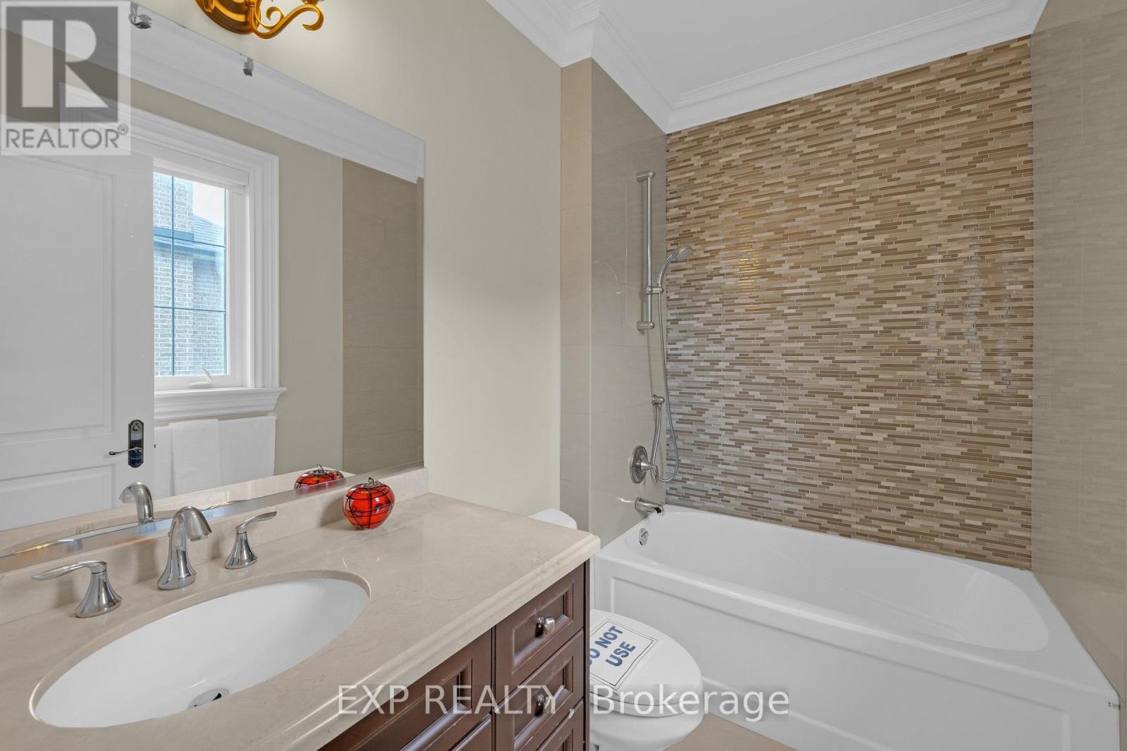 127 MAY AVENUE - 38