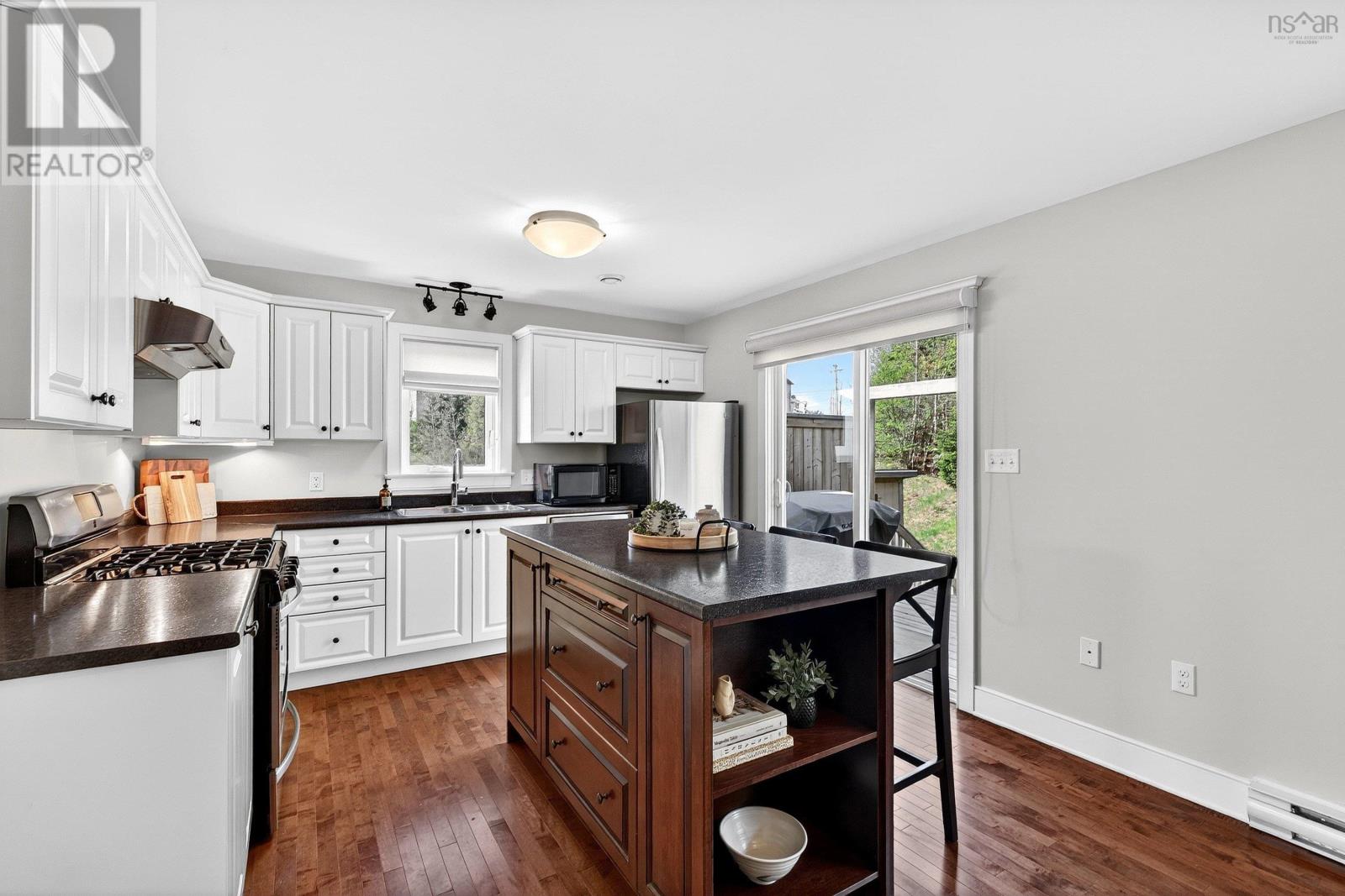 Property 45 of 47 of 50 Avebury Court