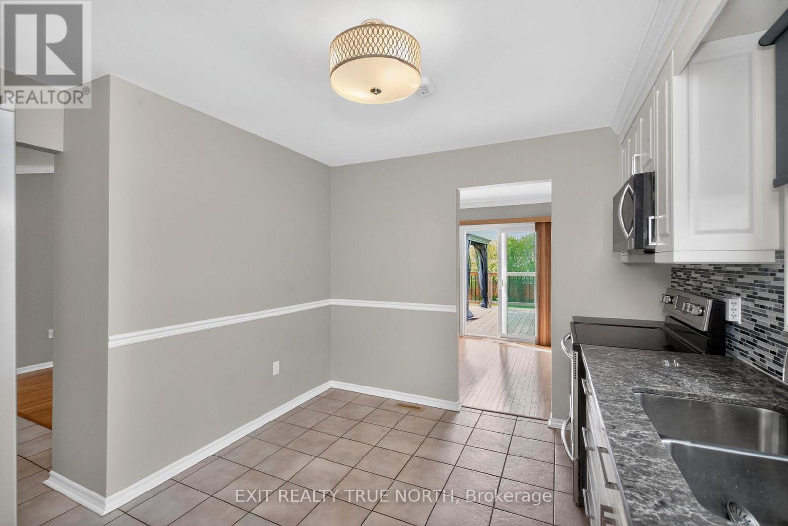 64 GOSNEY CRESCENT - 7