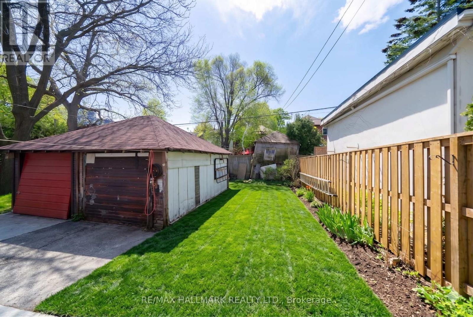 31 GATES AVENUE - 31