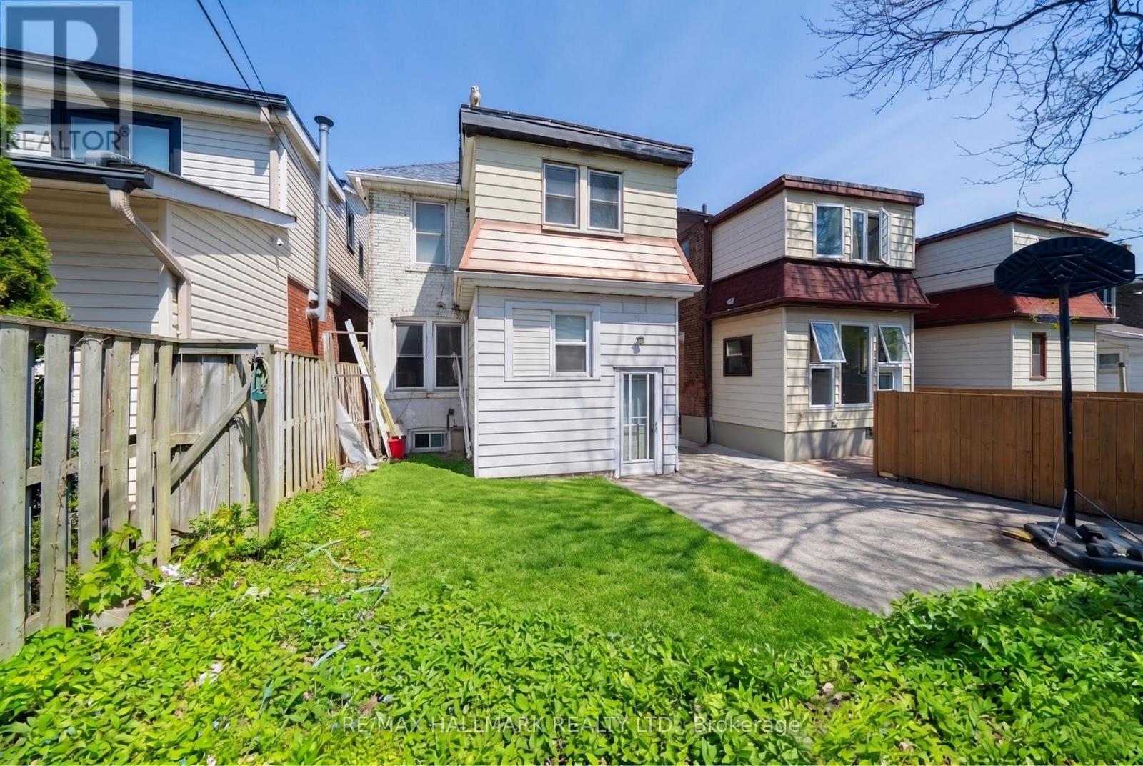 31 GATES AVENUE - 30