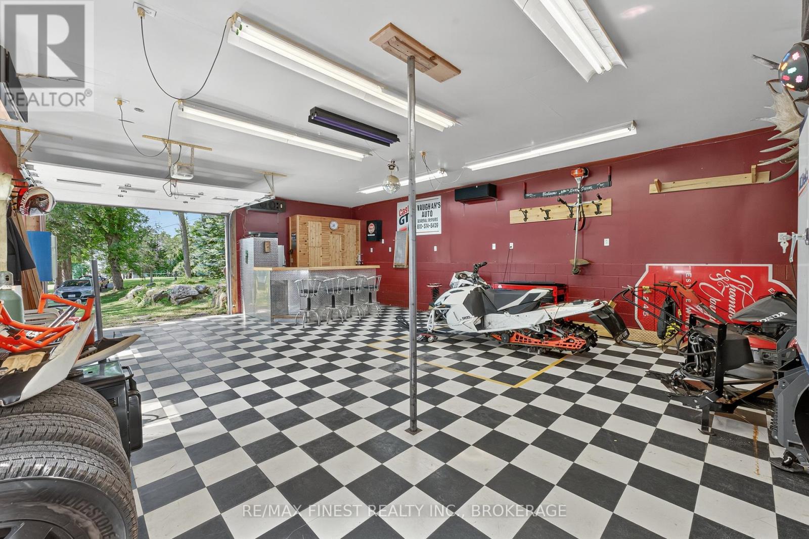 1076 CHESTER LANE - 40