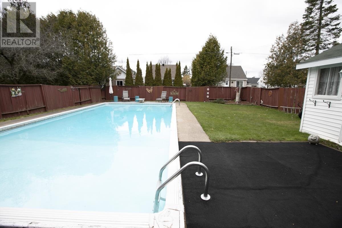 63 Weldon AVE, Sault Ste. Marie, Ontario, P6B3C5 — Photo 2