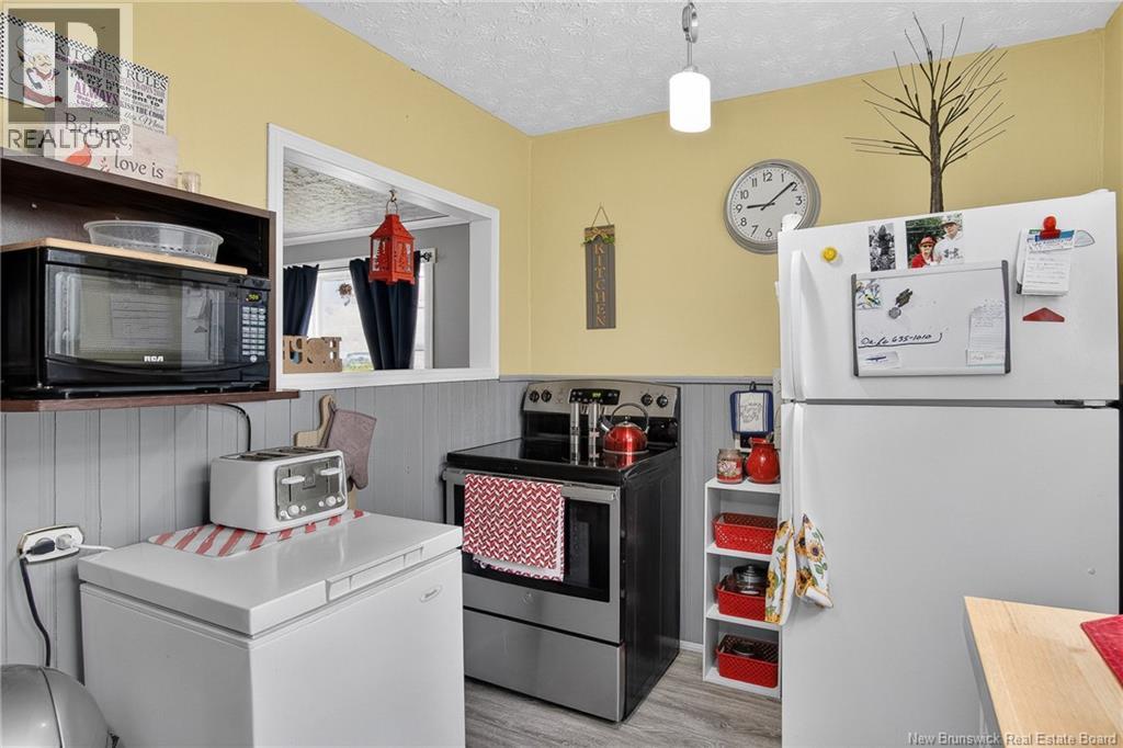 32 Montgomery Crescent - 13