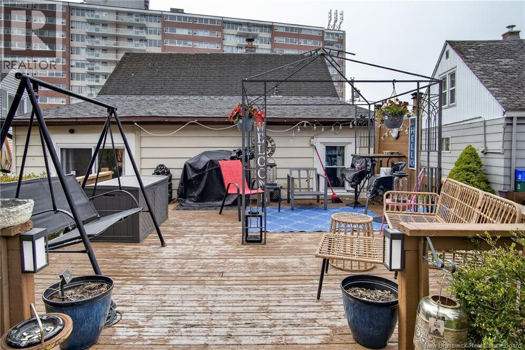 32 Montgomery Crescent - 24