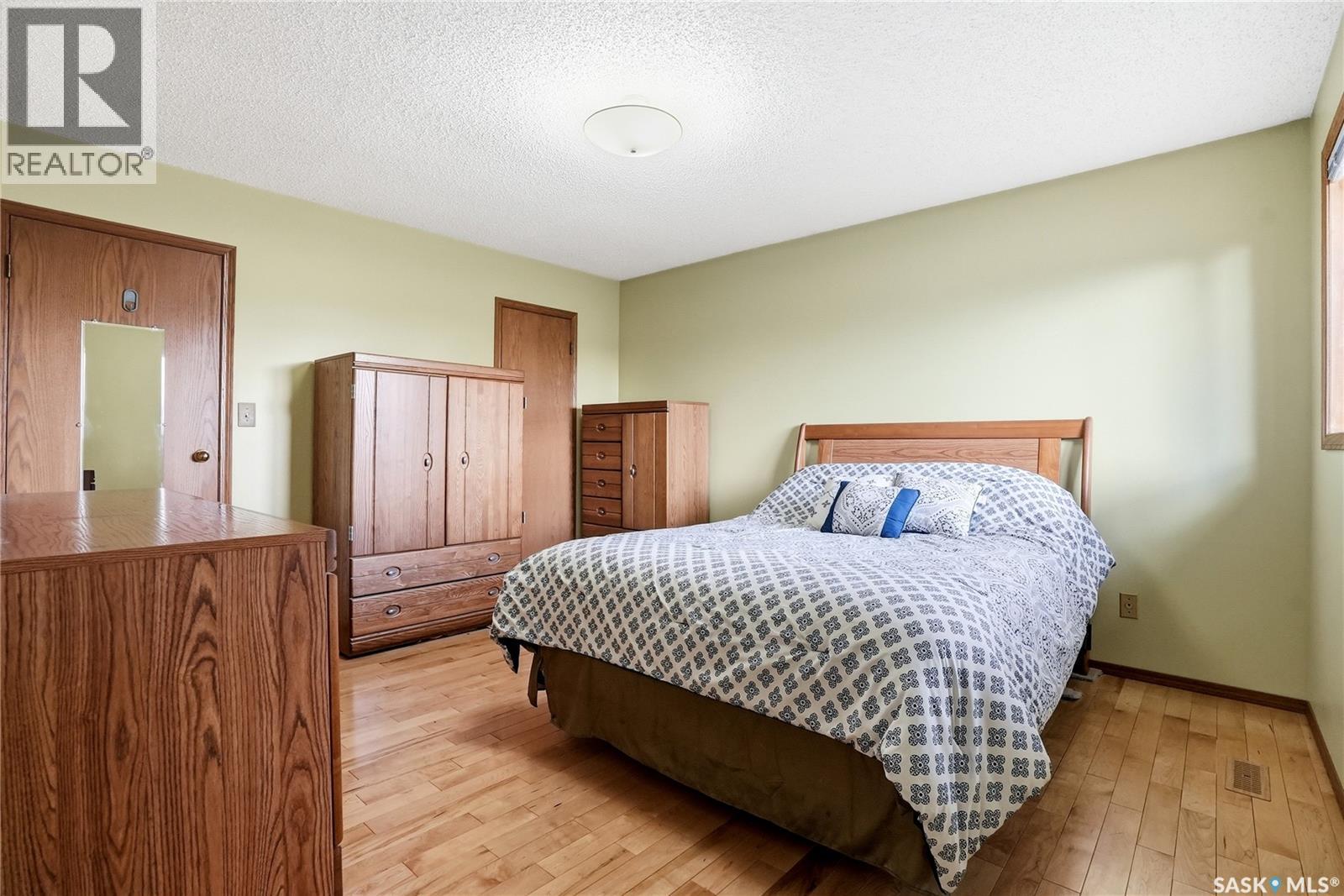 540 Nesslin CRESCENT - 32