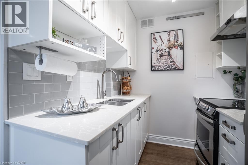 #204 141 CATHARINE Street - 15
