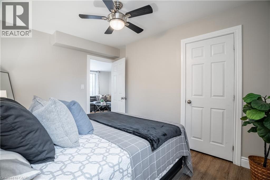 #204 141 CATHARINE Street - 18