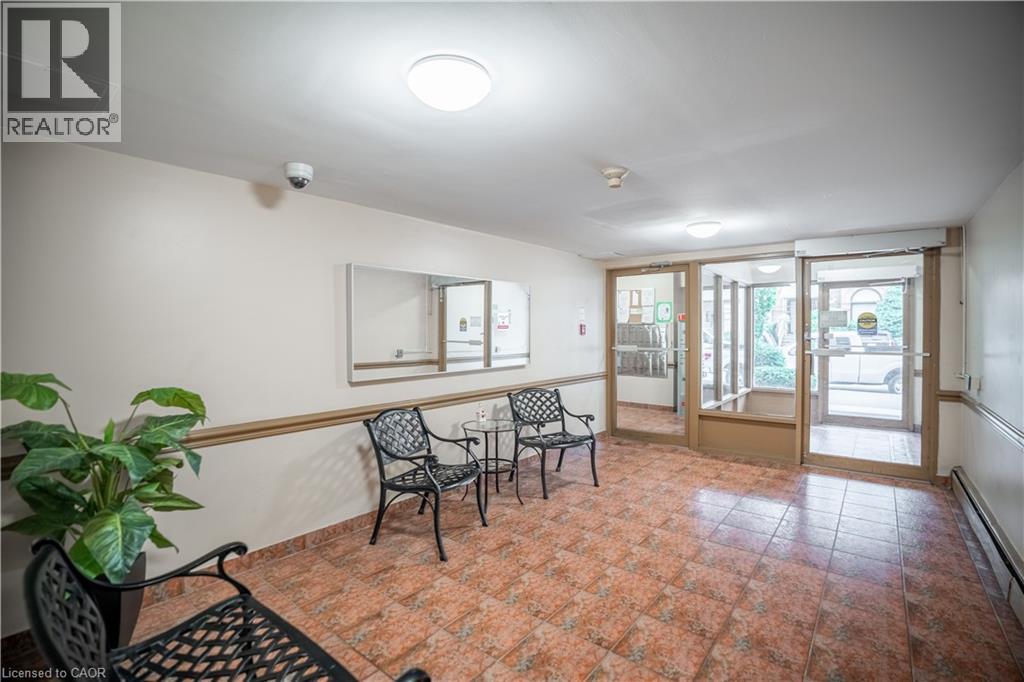 #204 141 CATHARINE Street - 22