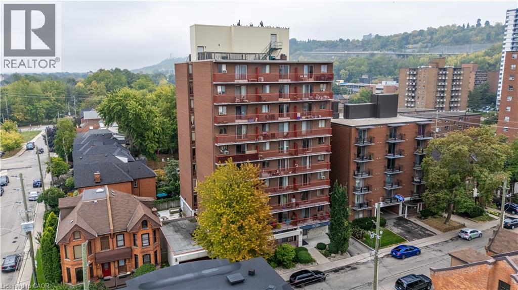 #204 141 CATHARINE Street - 30