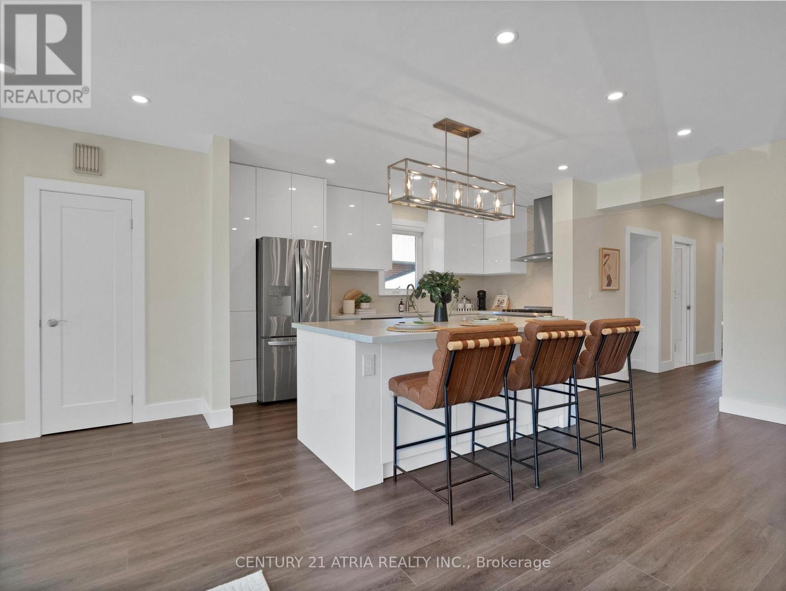 10 DUNROBIN DRIVE - 10