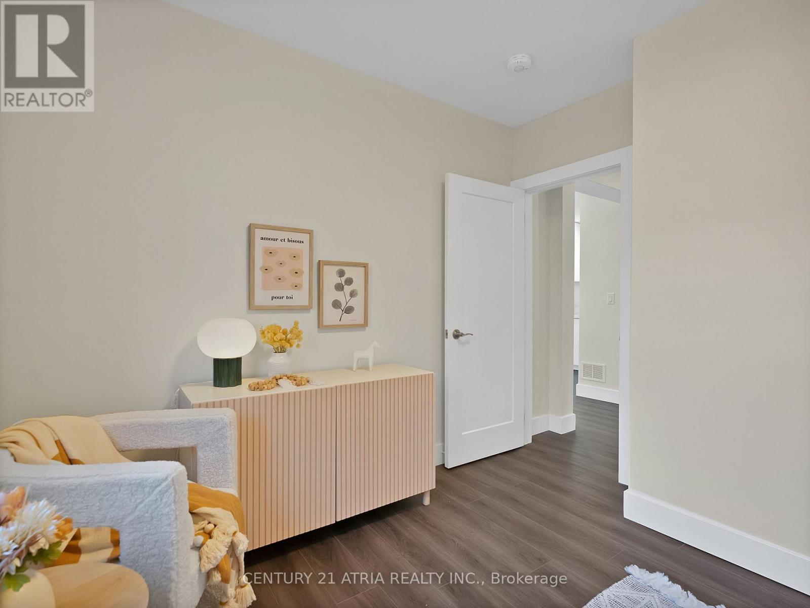 10 DUNROBIN DRIVE - 11