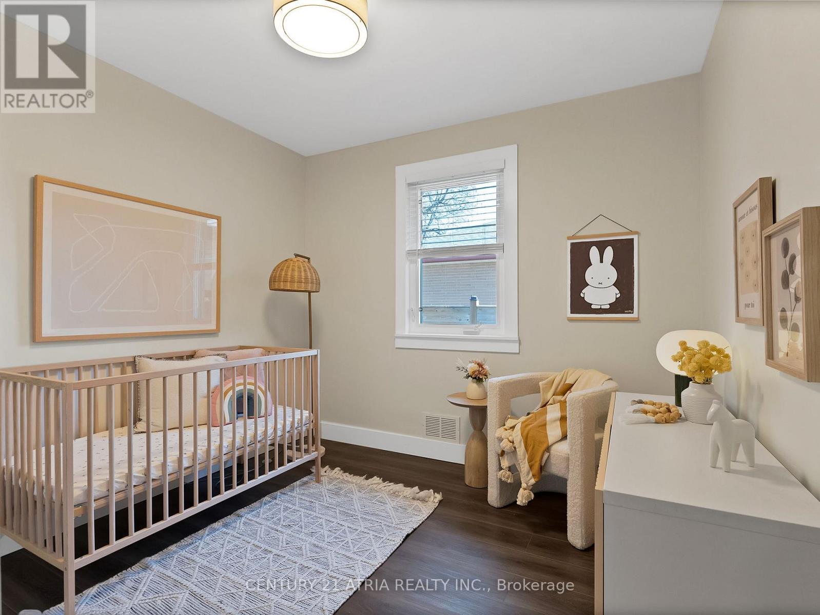 10 DUNROBIN DRIVE - 12