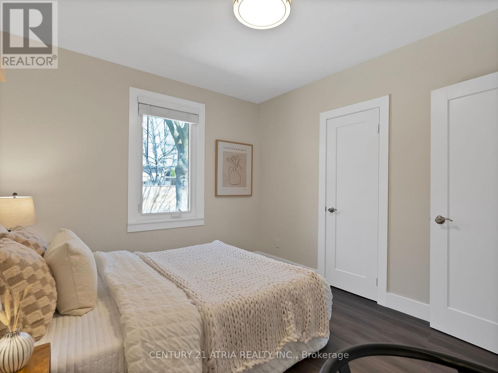 10 DUNROBIN DRIVE - 16
