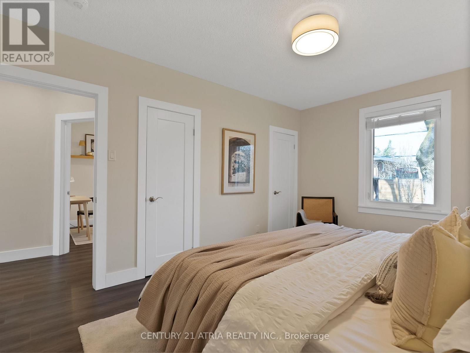 10 DUNROBIN DRIVE - 18