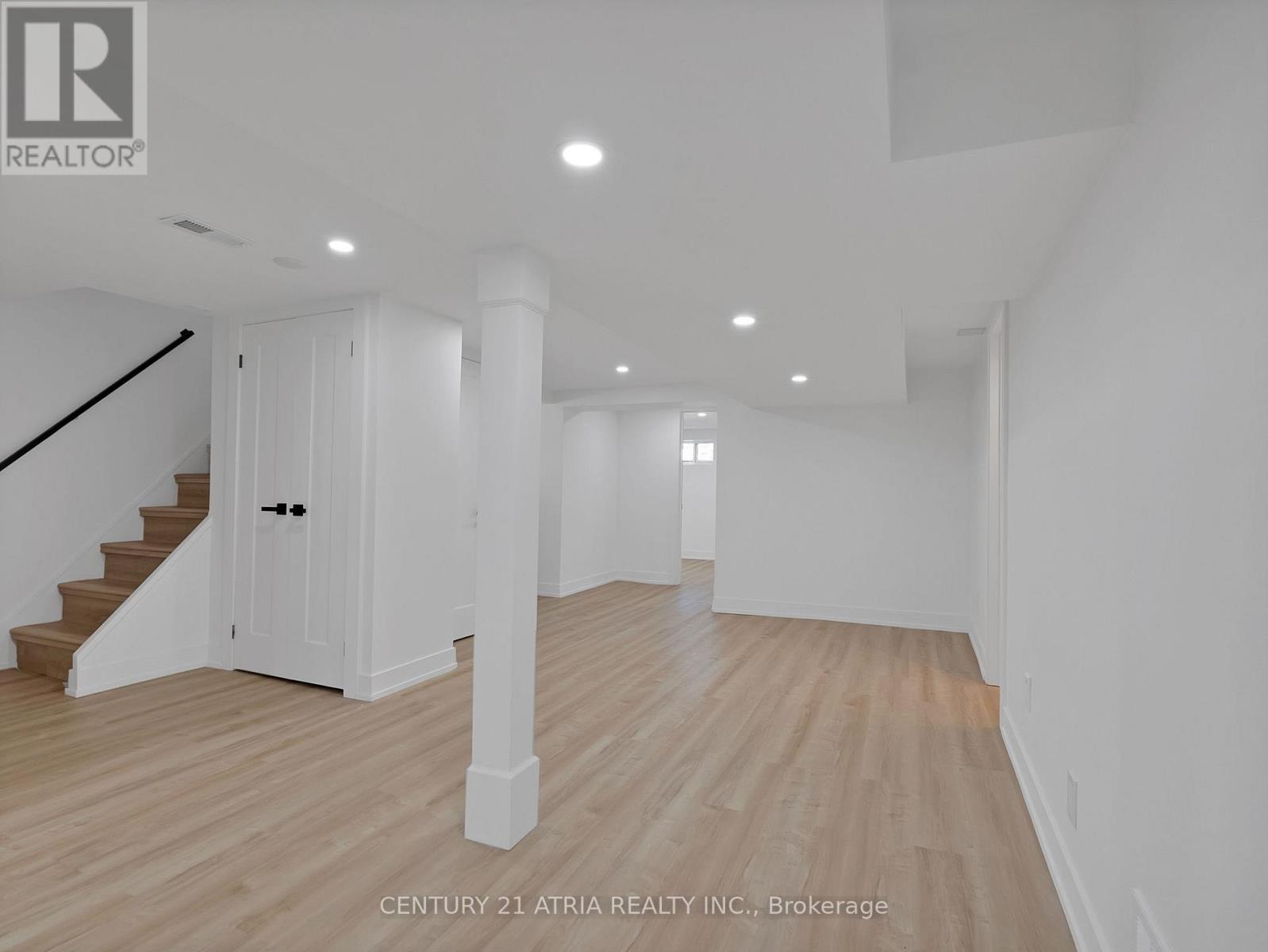 10 DUNROBIN DRIVE - 22