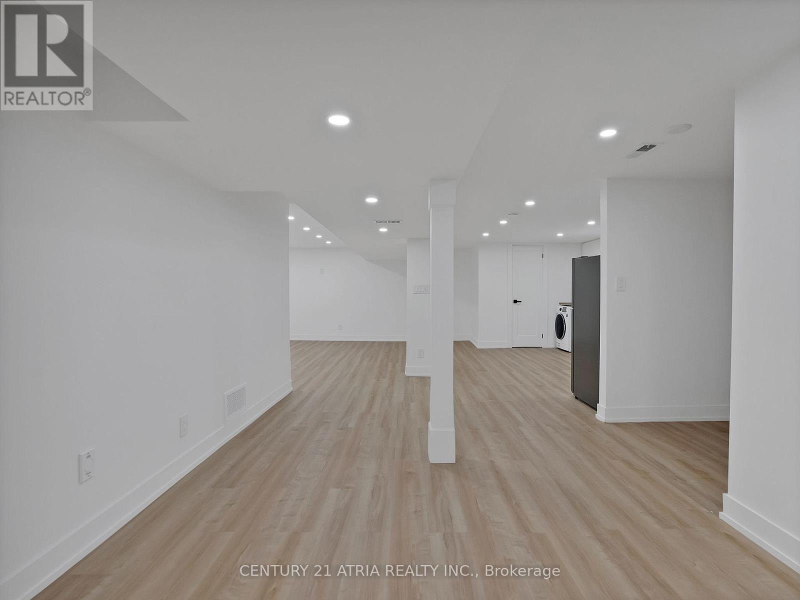10 DUNROBIN DRIVE - 23