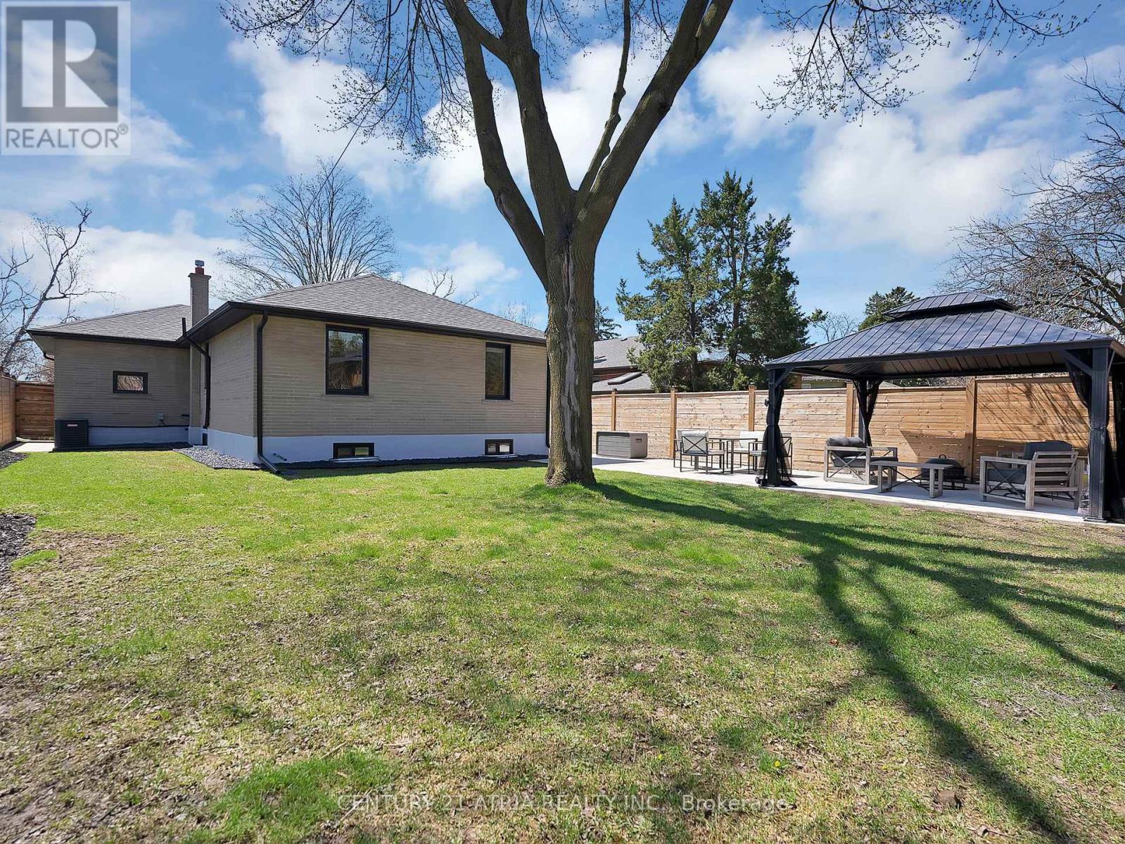 10 DUNROBIN DRIVE - 32