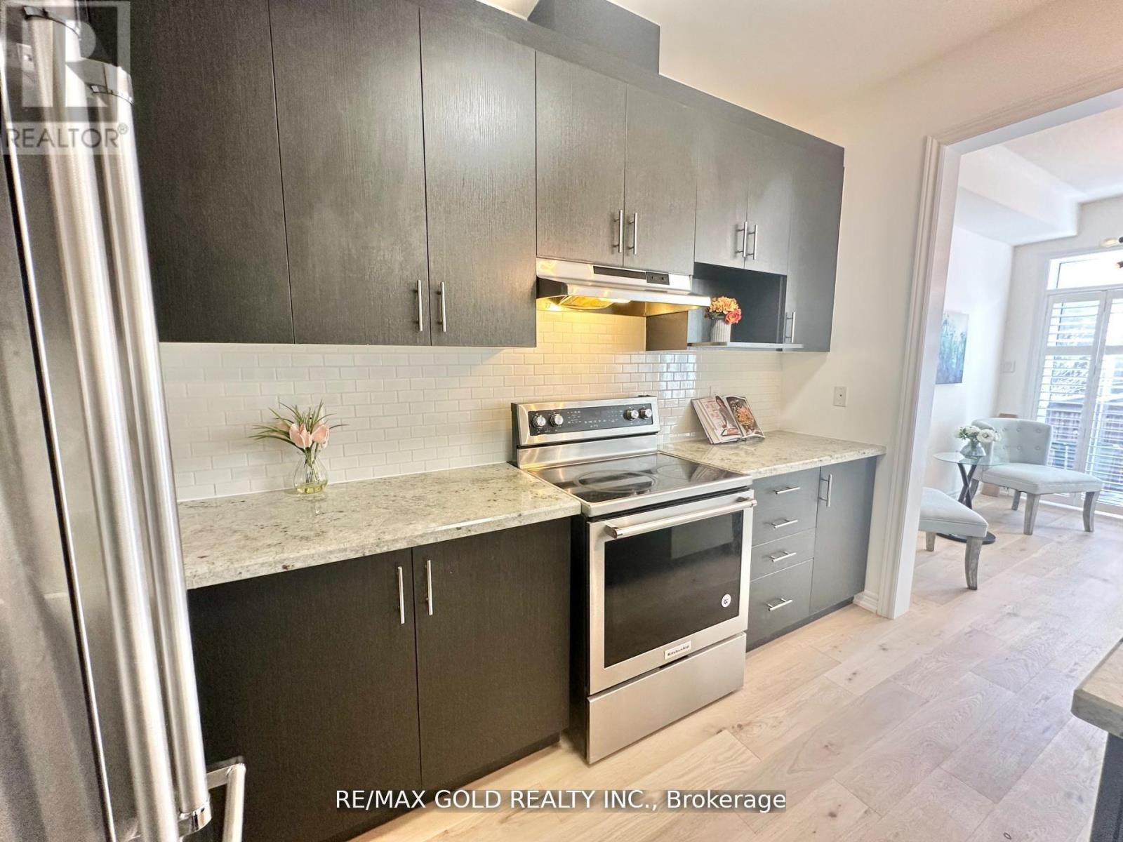 111 HUGUENOT ROAD - 21