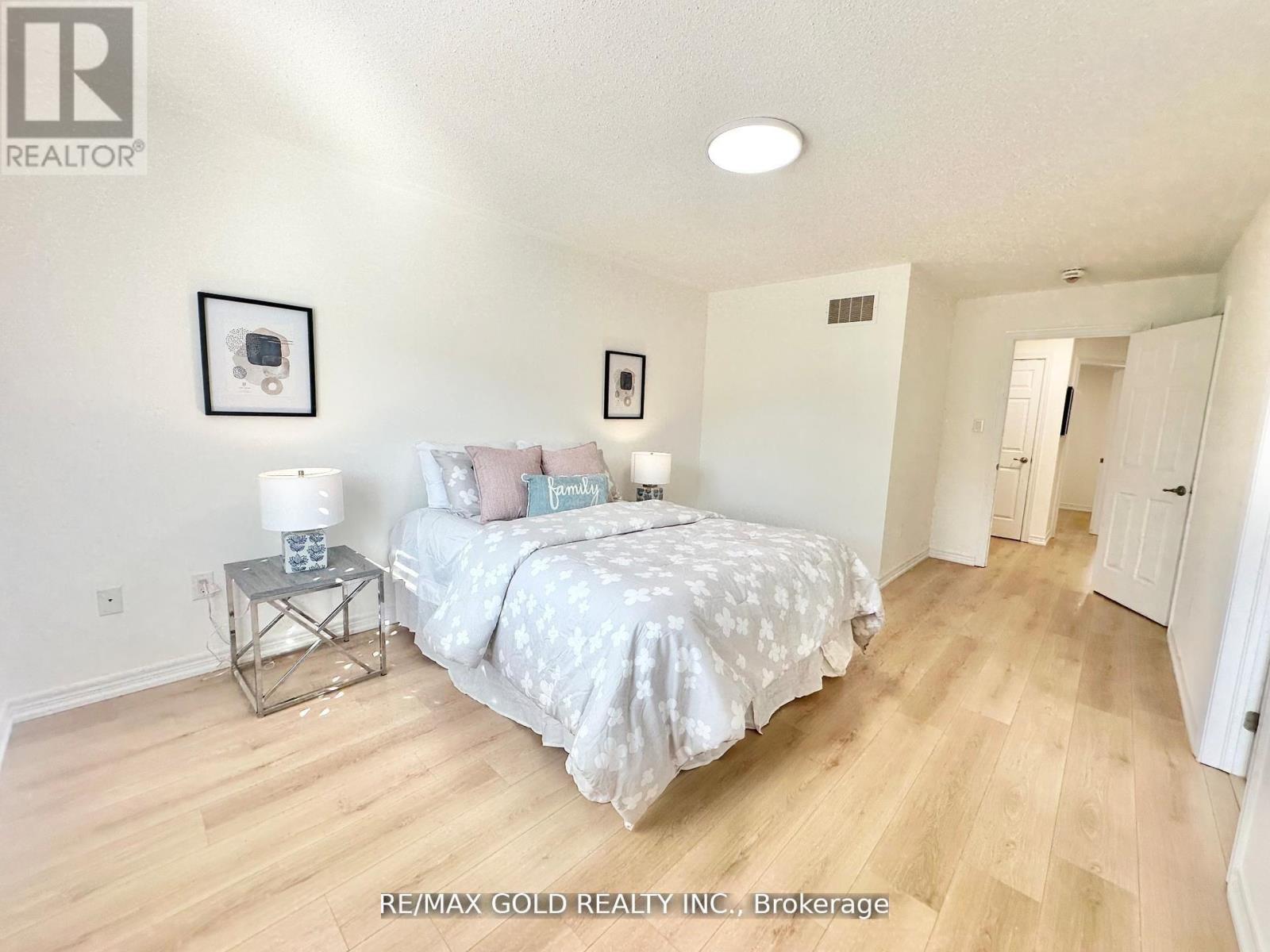 111 HUGUENOT ROAD - 31