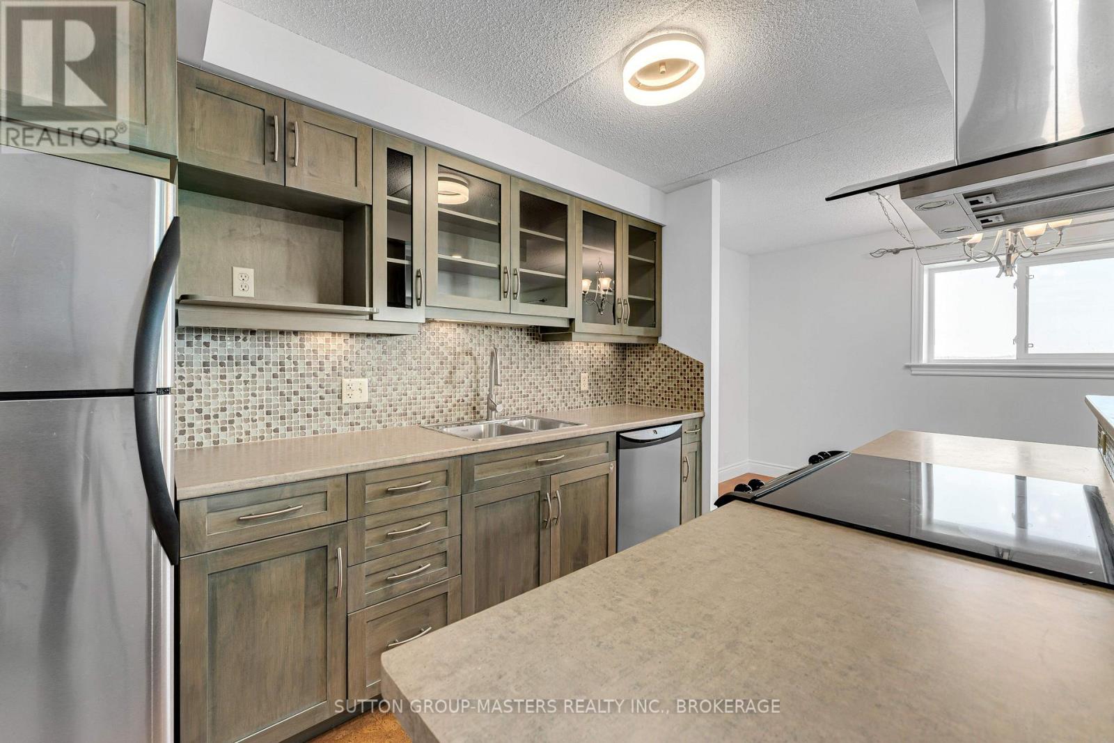 #302 610 WILLIAM STREET SOUTH - 18