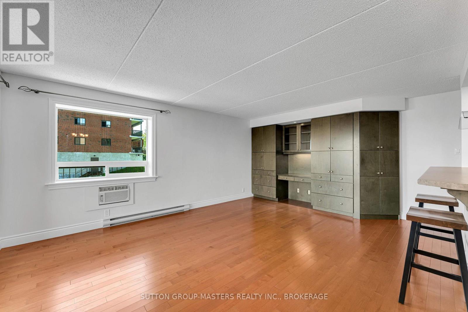 #302 610 WILLIAM STREET SOUTH - 23