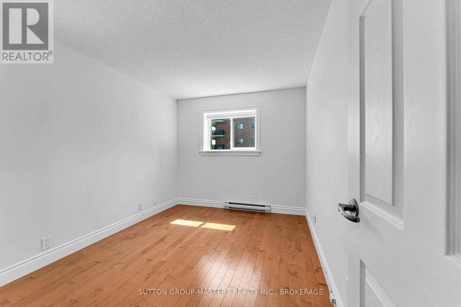#302 610 WILLIAM STREET SOUTH - 31