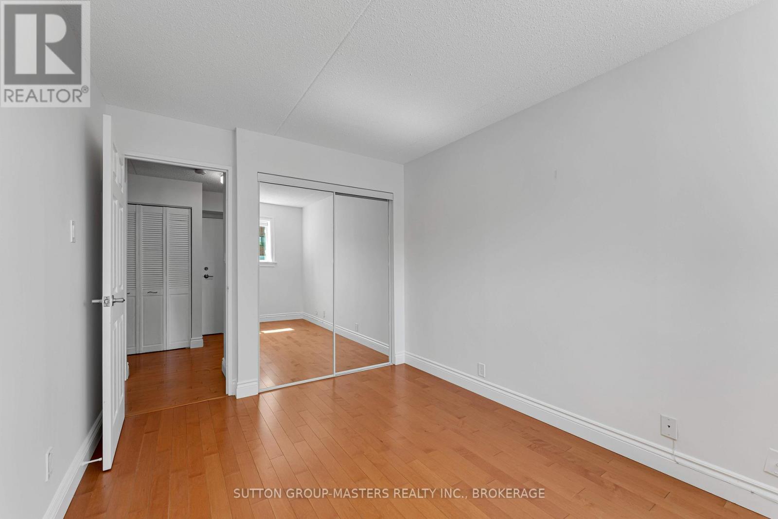 #302 610 WILLIAM STREET SOUTH - 33