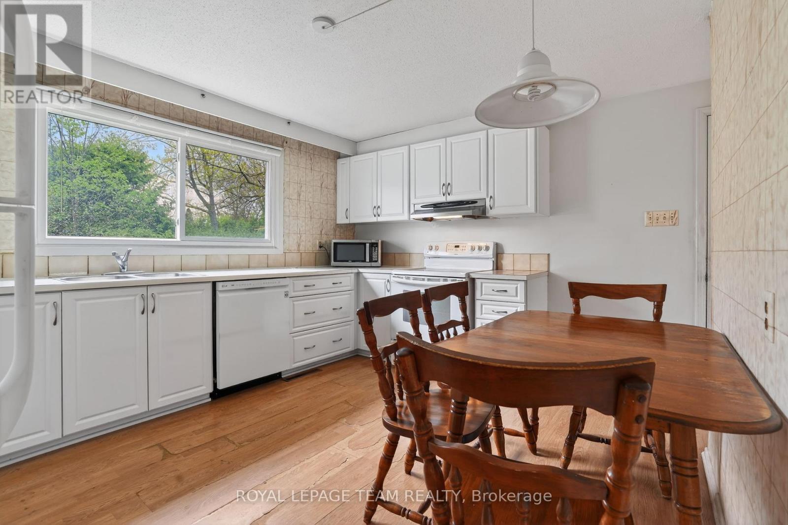 16 PARKGLEN DRIVE - 12