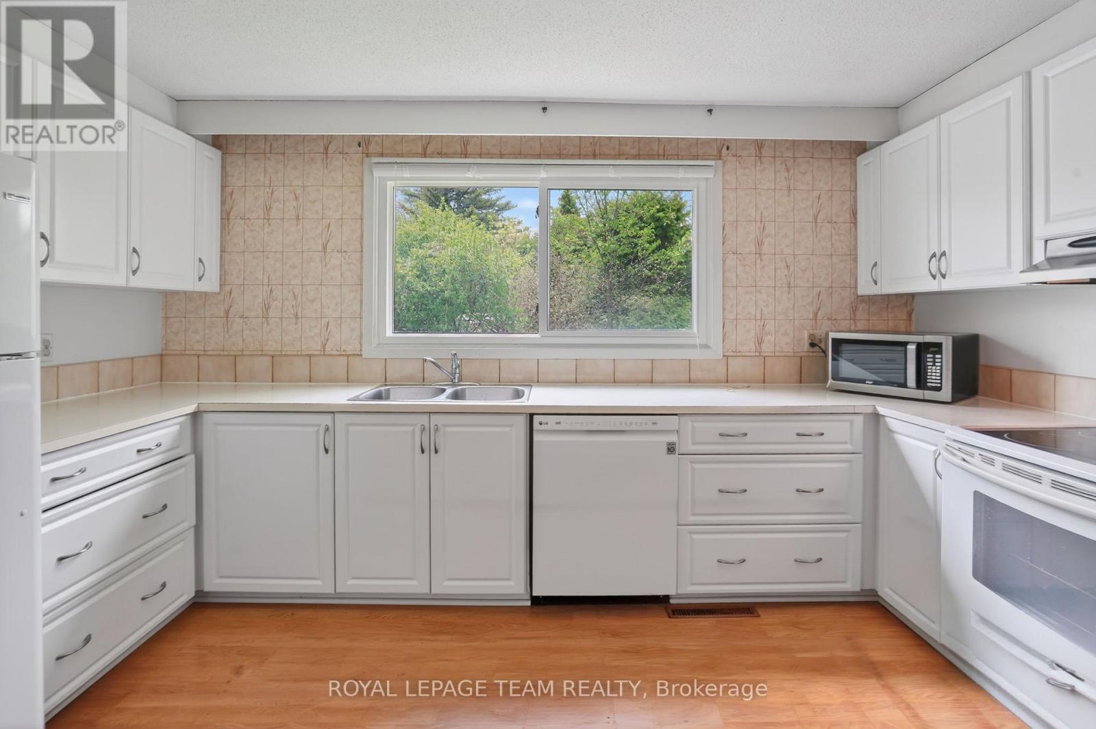16 PARKGLEN DRIVE - 15