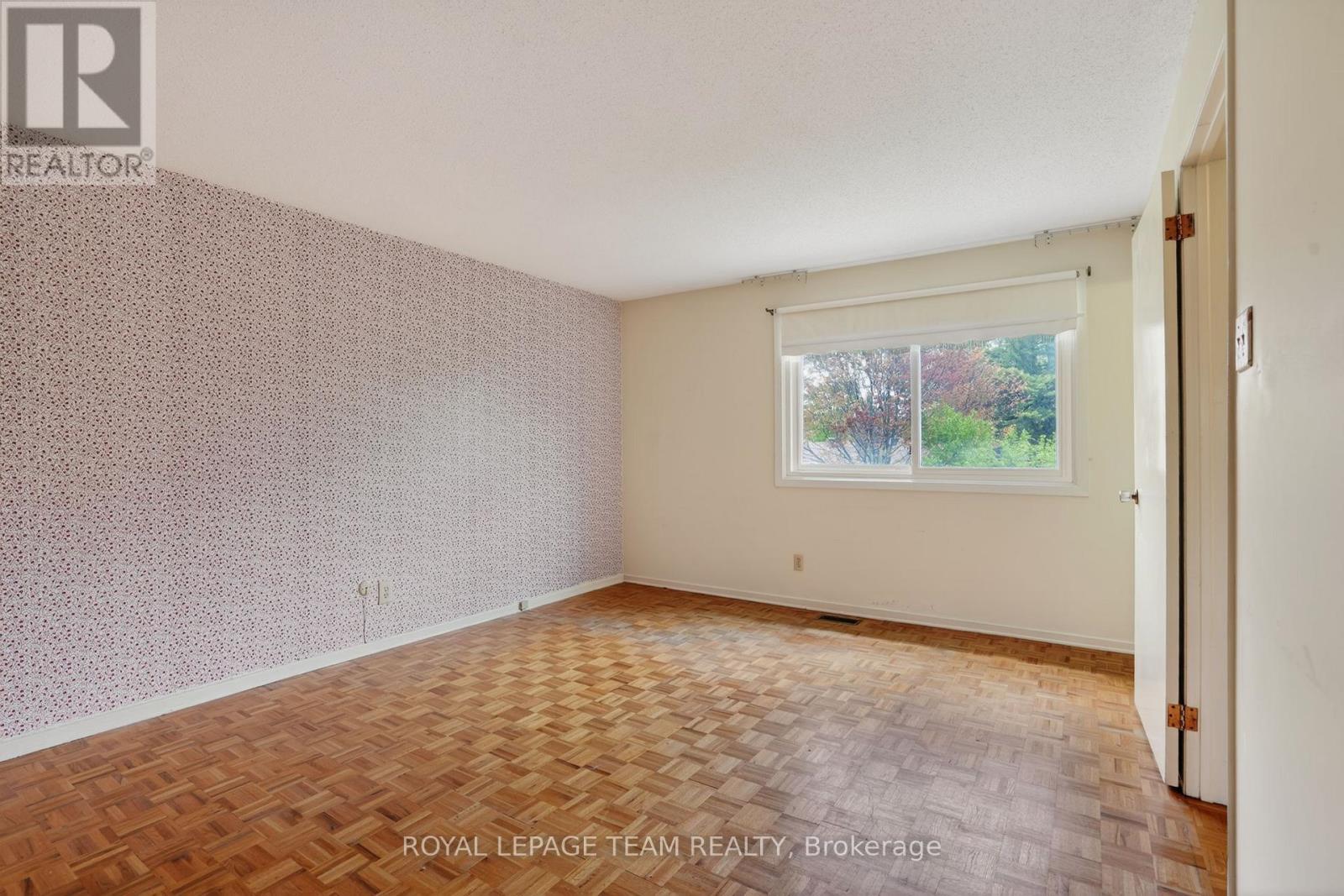 16 PARKGLEN DRIVE - 19