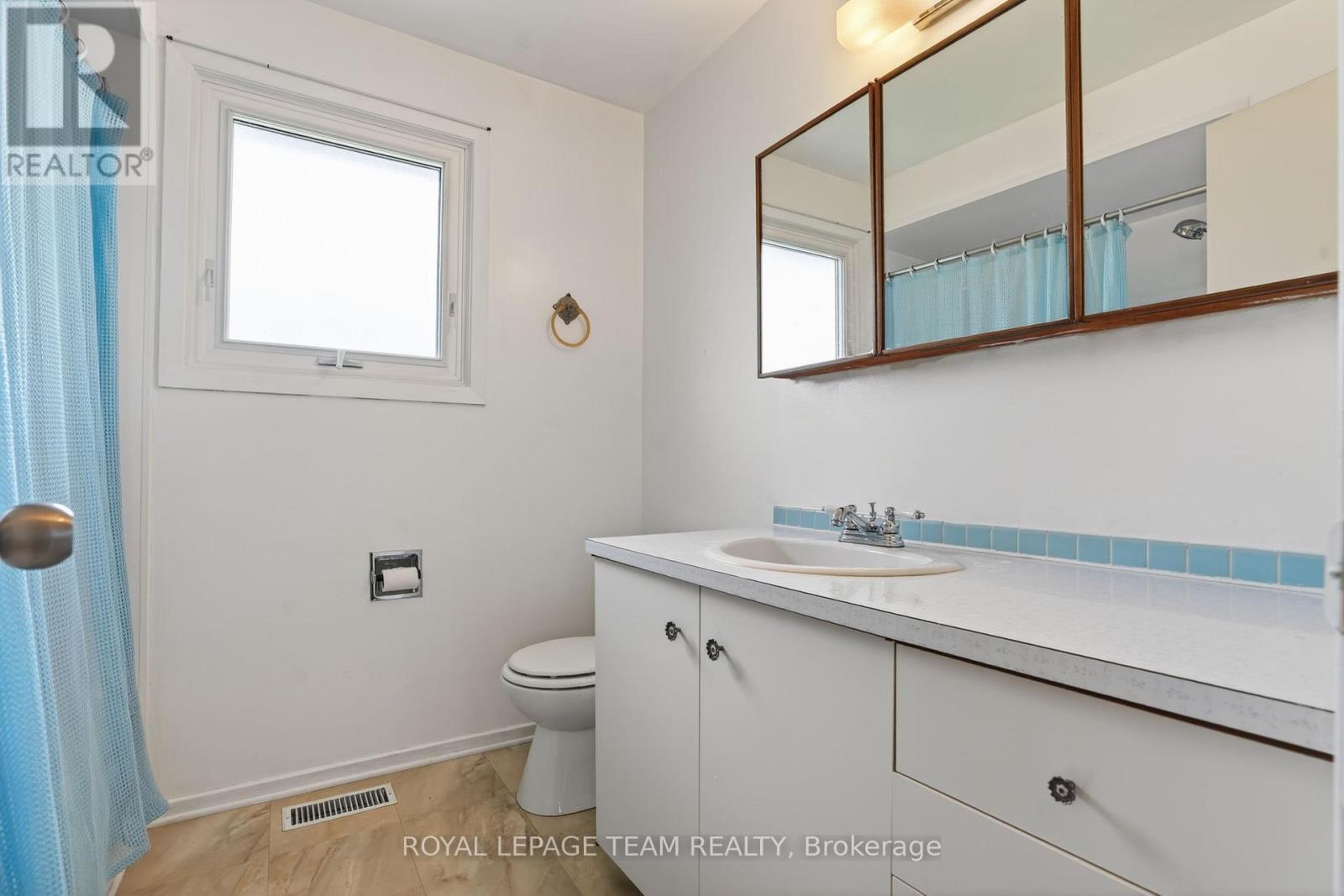 16 PARKGLEN DRIVE - 25