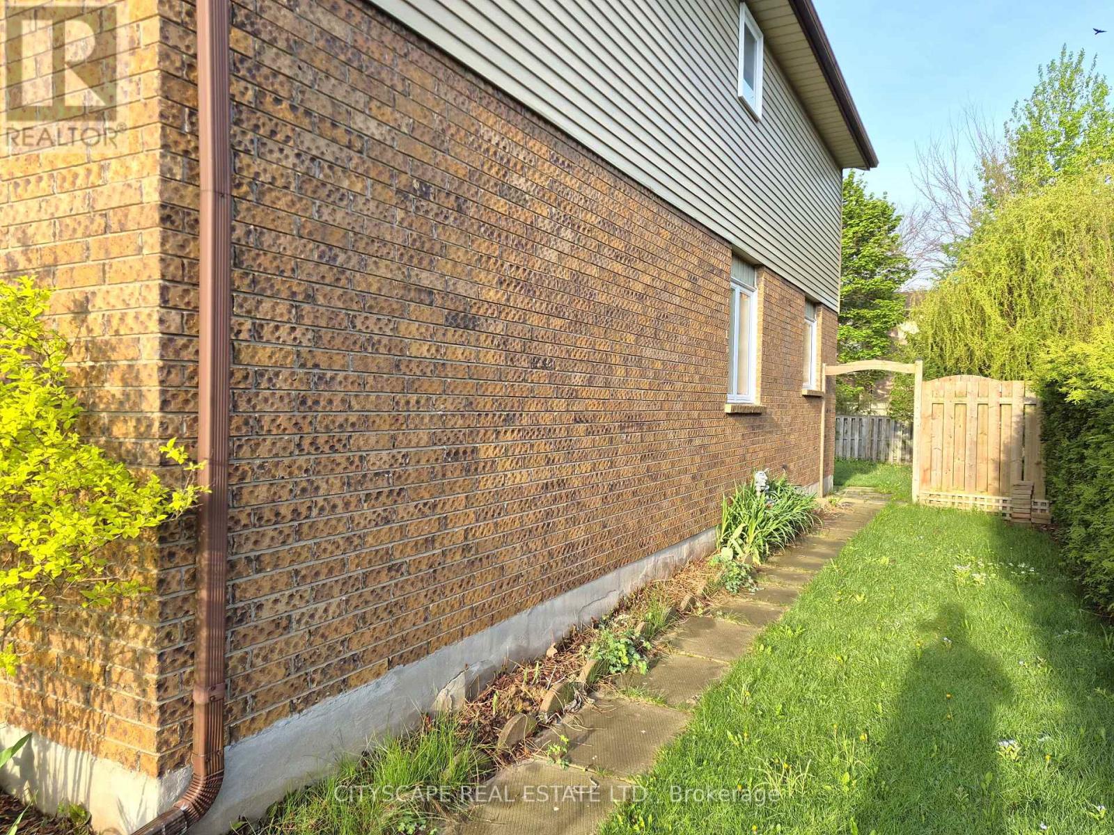 11 ASHELY COURT - 31