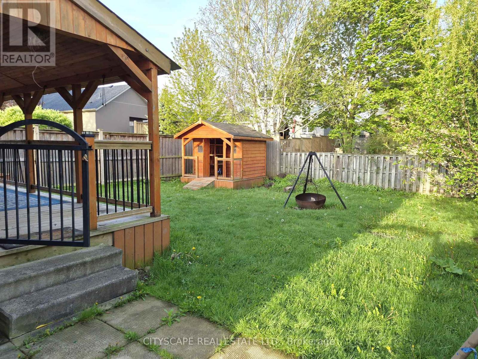 11 ASHELY COURT - 32