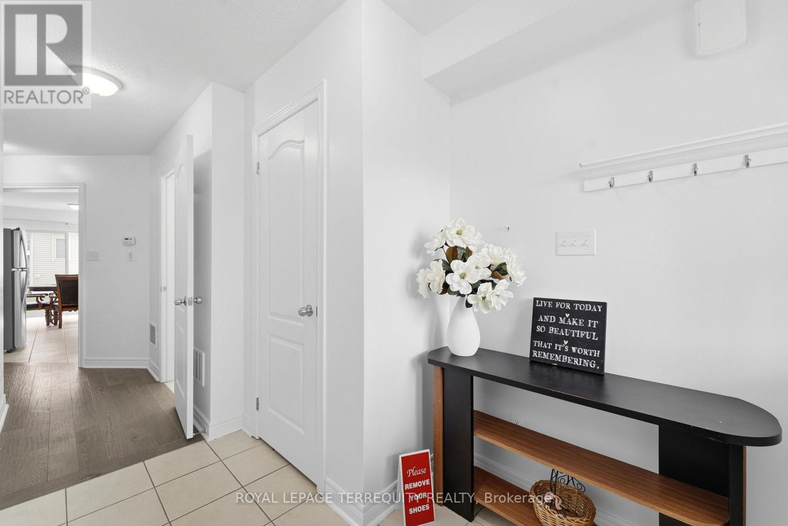 35 COLONEL LYALL STREET - Image 3