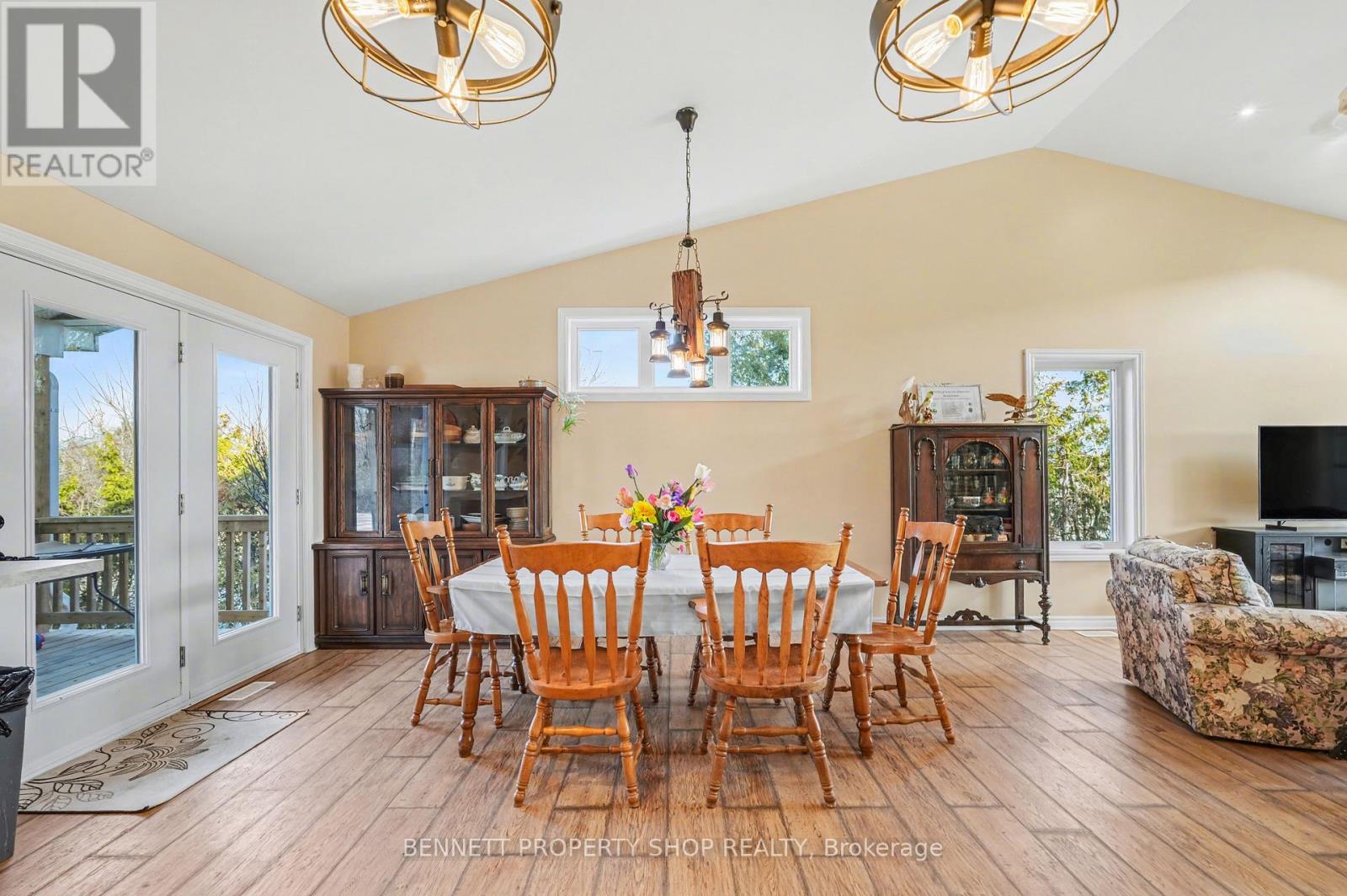 7261 THIRD LINE ROAD S - 8