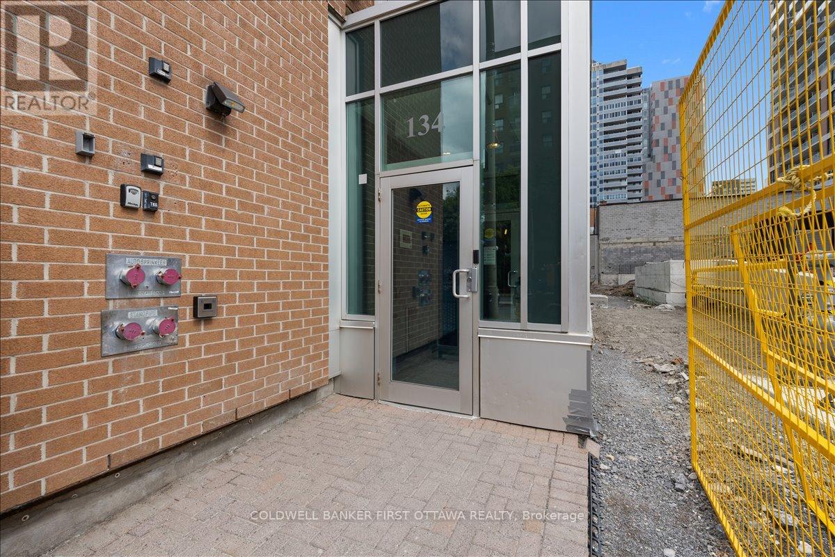 #305 134 YORK STREET - 35