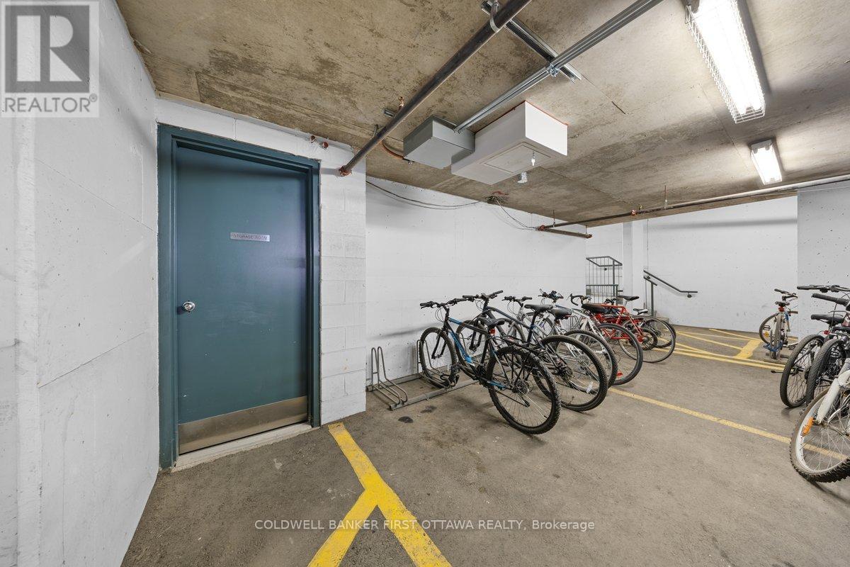 #305 134 YORK STREET - 31