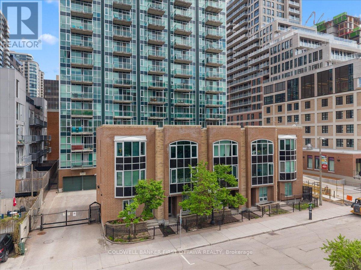 #305 134 YORK STREET - 36