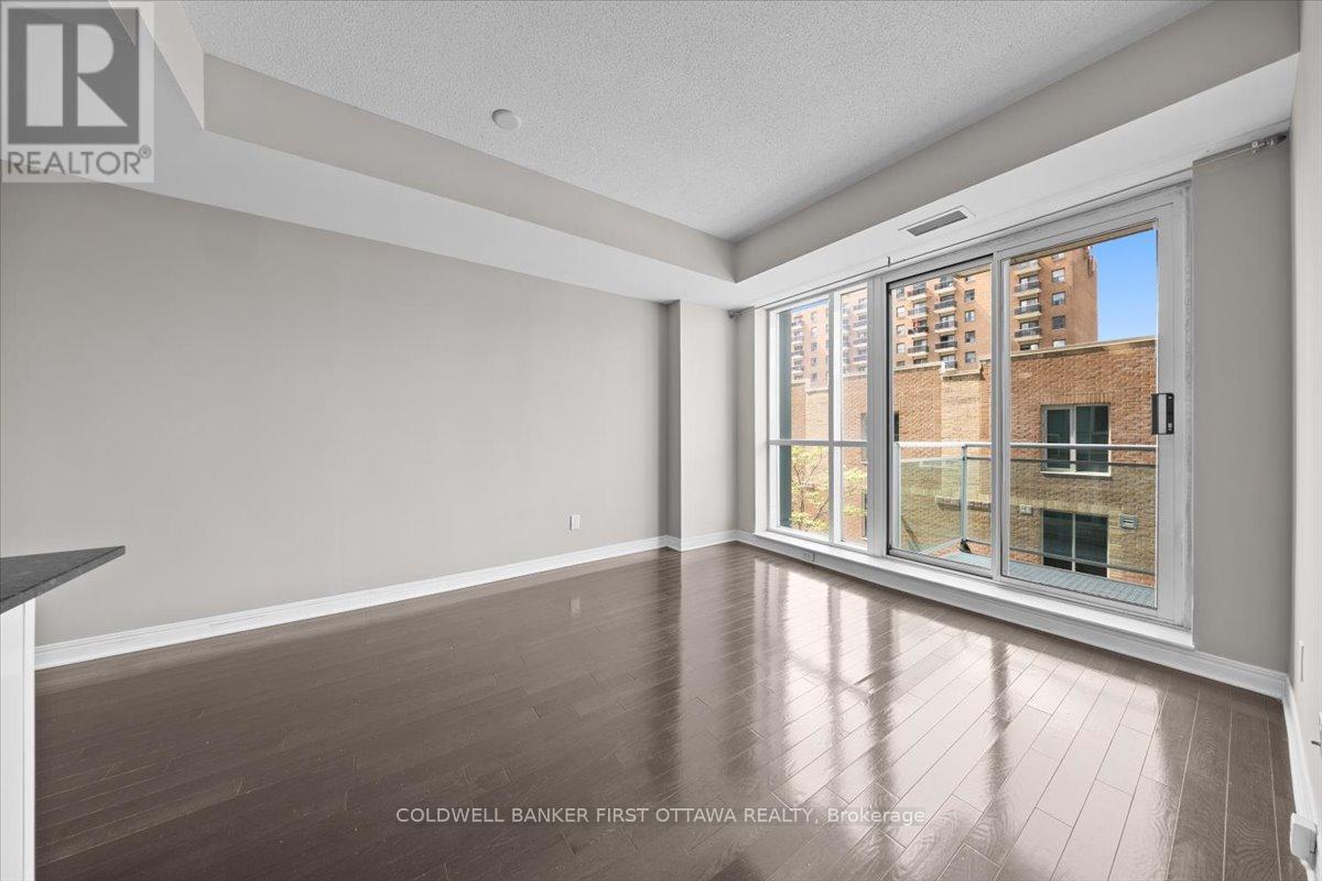#305 134 YORK STREET - 6