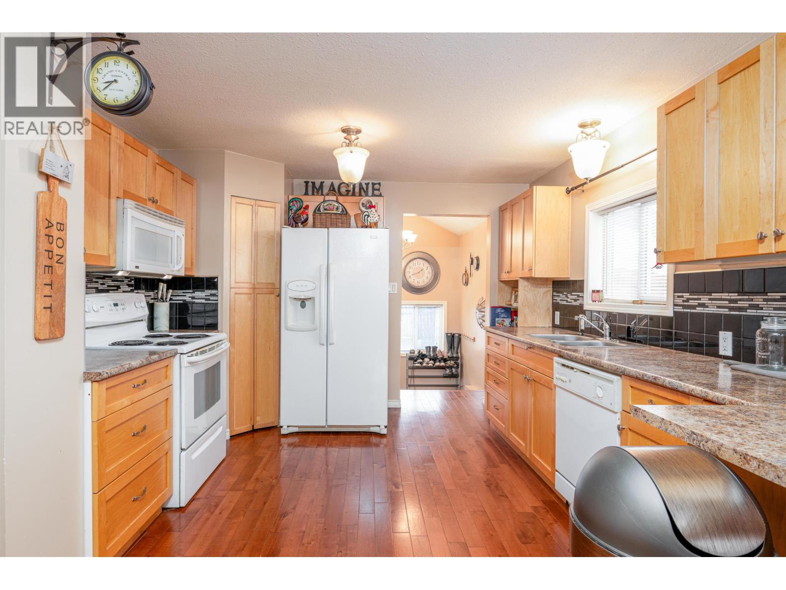 1728 MAPLE STREET - 9