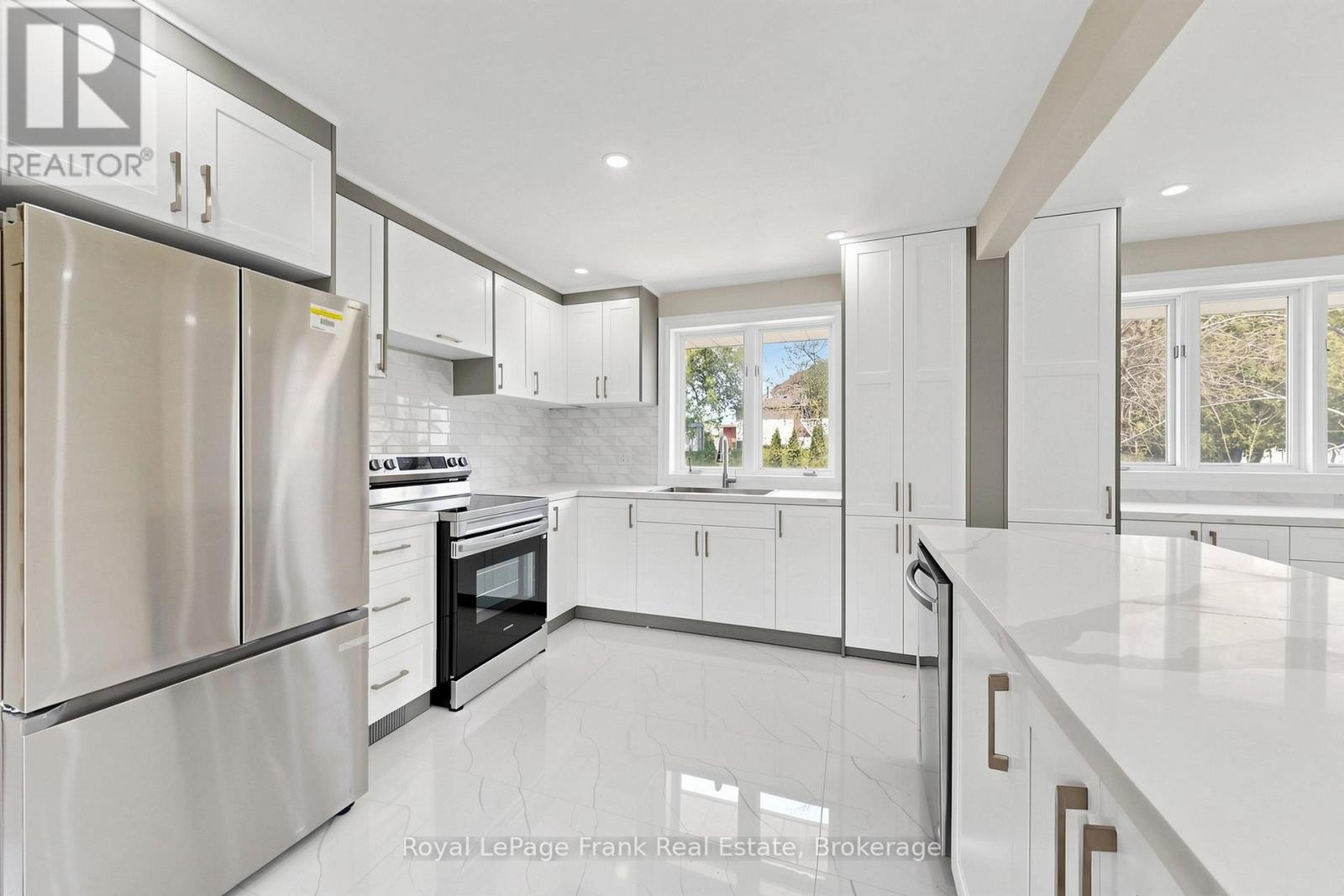 344 ROSSLAND ROAD E - 10